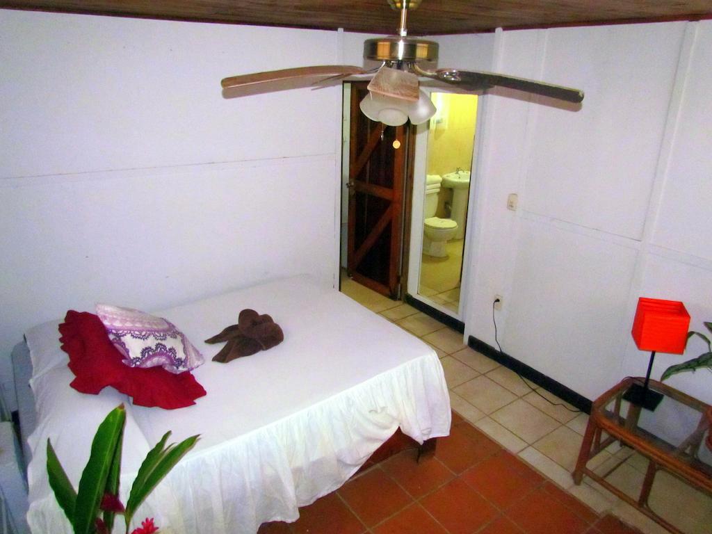 Kacha B&B Beach Front Manuel Antonio Szoba fotó